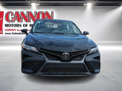Used 2023 Toyota Camry SE image 2