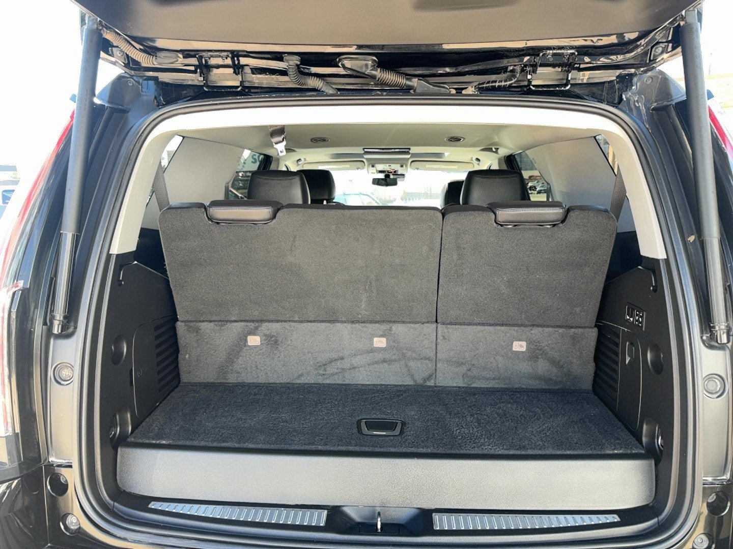 Used 2019 Cadillac Escalade Premium Luxury AWD/4WD image 29