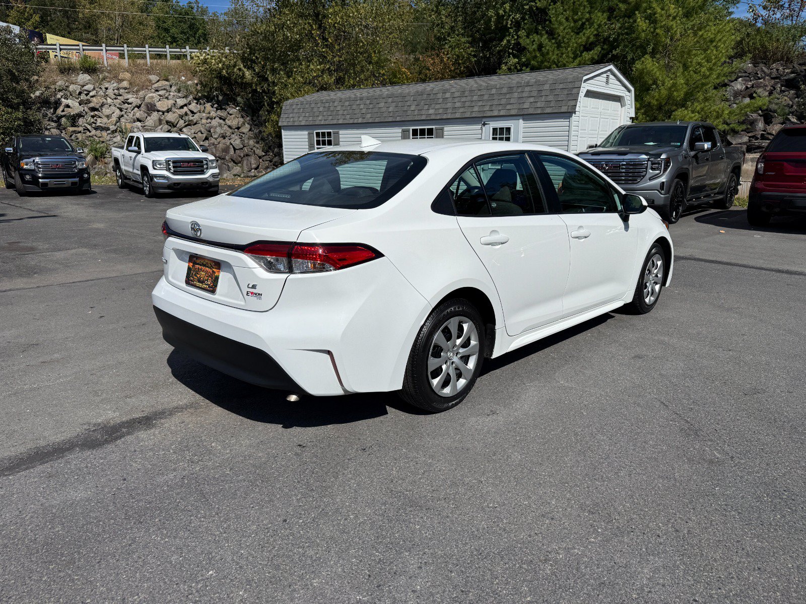 Used 2025 Toyota Corolla LE FWD image 5
