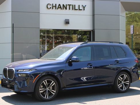 Used 2023 BMW X7 xDrive40i w/ M Sport Package AWD/4WD image 1