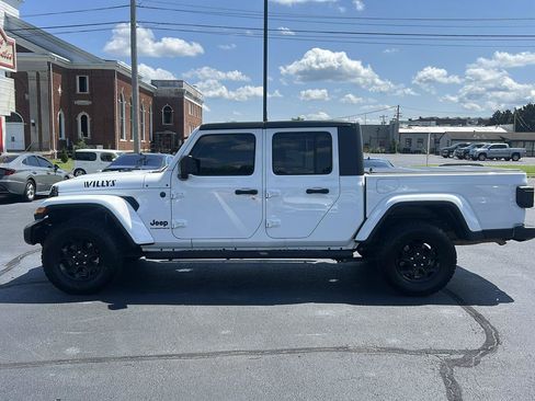 Used 2023 Jeep Gladiator Sport AWD/4WD image 8
