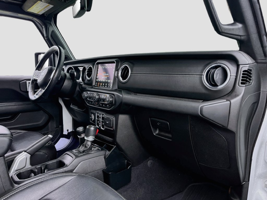 Used 2022 Jeep Wrangler Unlimited Sahara w/ Cold Weather Group AWD/4WD image 28