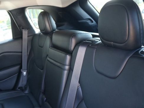 Used 2017 Jeep Cherokee Limited image 15