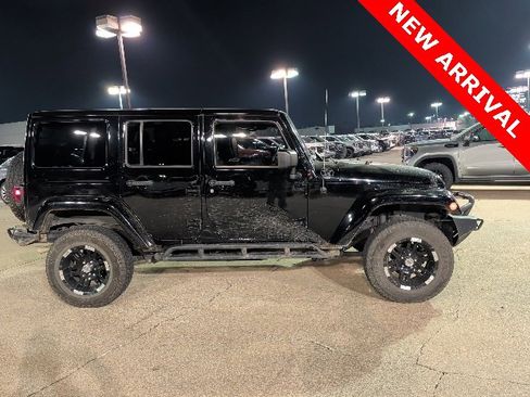 Used 2015 Jeep Wrangler Unlimited Sahara w/ Connectivity Group image 2