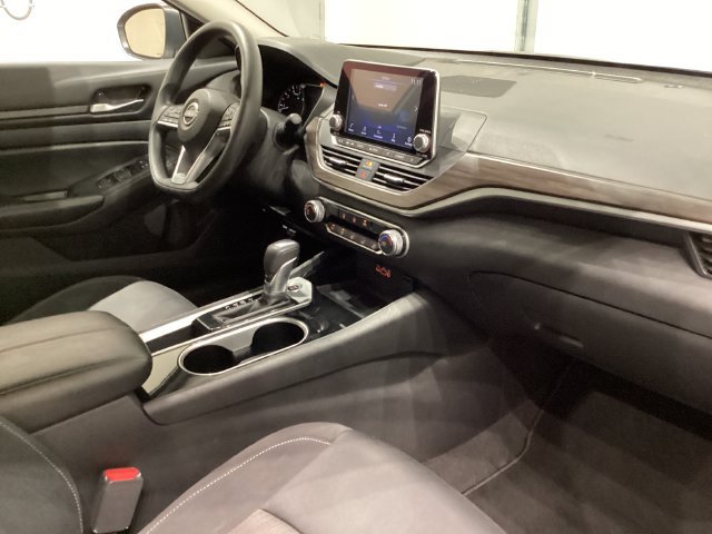 Used 2024 Nissan Altima 2.5 SV FWD image 16