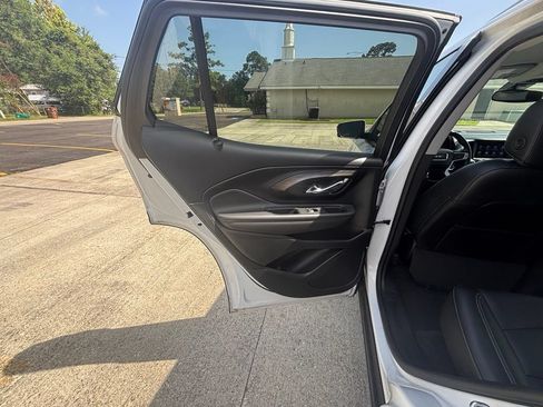 Used 2023 GMC Terrain SLT FWD image 28