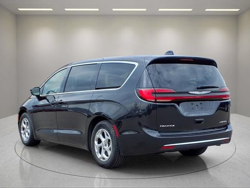 Used 2024 Chrysler Pacifica Limited FWD image 22