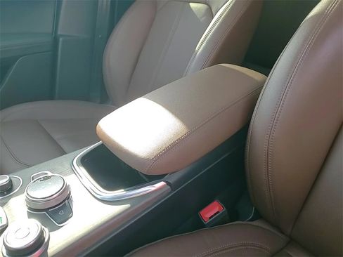 Used 2022 Alfa Romeo Stelvio Ti image 19