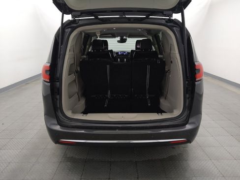 Used 2023 Chrysler Pacifica Touring-L FWD image 29