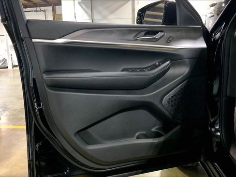 New 2025 Jeep Grand Cherokee Limited w/ Black Appearance Package image 18