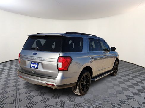 Used 2023 Ford Expedition XLT RWD image 4