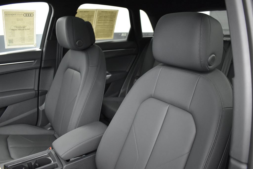Used 2025 Audi Q3 2.0T Premium w/ Convenience Package AWD/4WD image 9