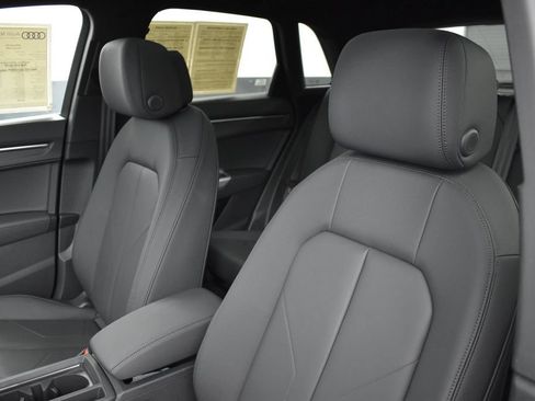 Used 2025 Audi Q3 2.0T Premium w/ Convenience Package AWD/4WD image 9