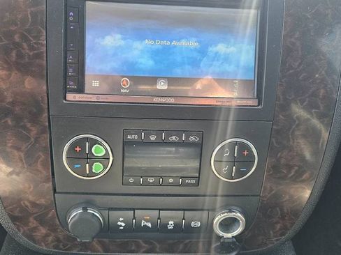 Used 2014 GMC Sierra 2500 Denali w/ Suspension Package, Off-Road AWD/4WD image 13