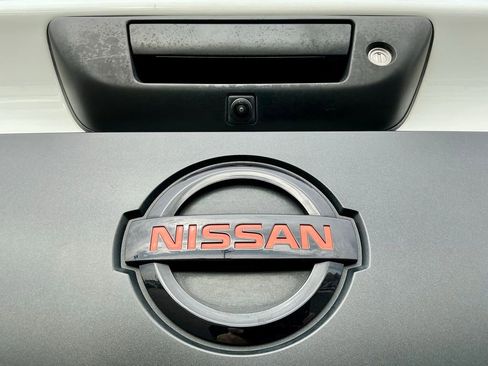 Used 2021 Nissan Titan PRO-4X w/ Pro-4x Convenience Package image 15