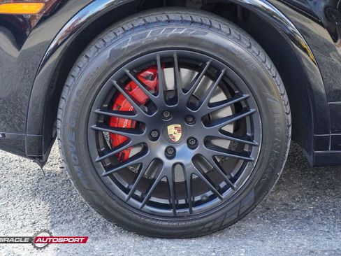 Used 2018 Porsche Cayenne GTS image 13
