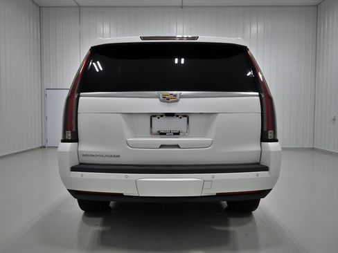 Used 2019 Cadillac Escalade Premium Luxury AWD/4WD image 35