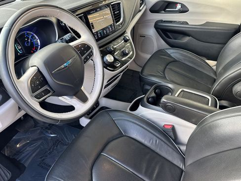 Used 2020 Chrysler Pacifica Limited w/ Advanced Safetytec Group image 11
