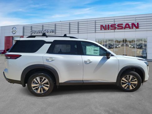 New 2026 Nissan Pathfinder SL w/ Cargo Package FWD image 4