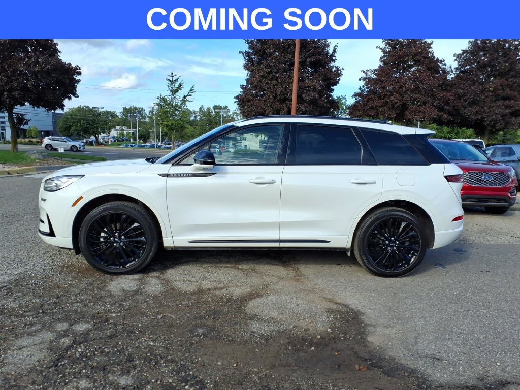 Used 2023 Lincoln Corsair Reserve w/ Equipment Group 201A AWD/4WD image 2