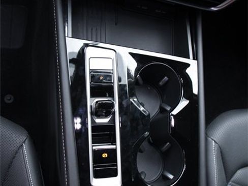 Certified 2025 Volkswagen Atlas SE image 21