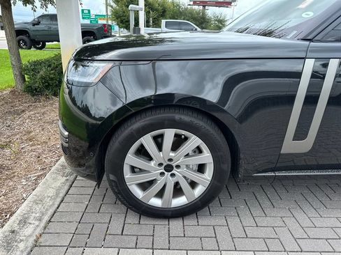 Used 2026 Land Rover Range Rover Long Wheelbase SE AWD/4WD image 2