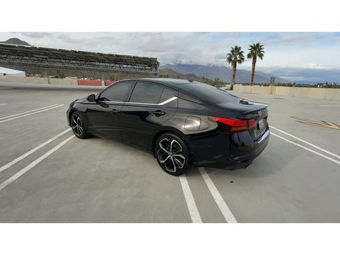 Used 2023 Nissan Altima 2.5 SR w/ SR Premium Package image 6