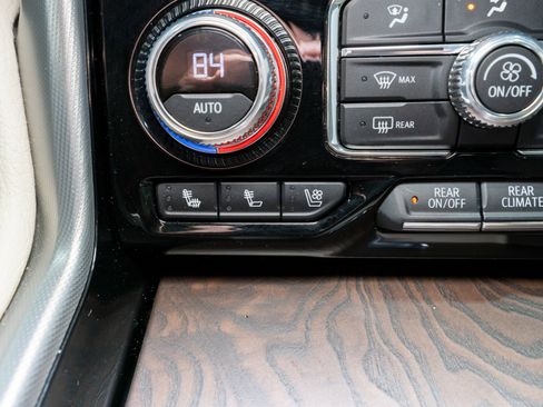 Used 2022 GMC Yukon XL Denali w/ Denali Premium Package image 23