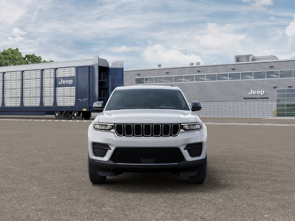 New 2026 Jeep Grand Cherokee Laredo w/ MOPAR Finishing Package AWD/4WD image 6