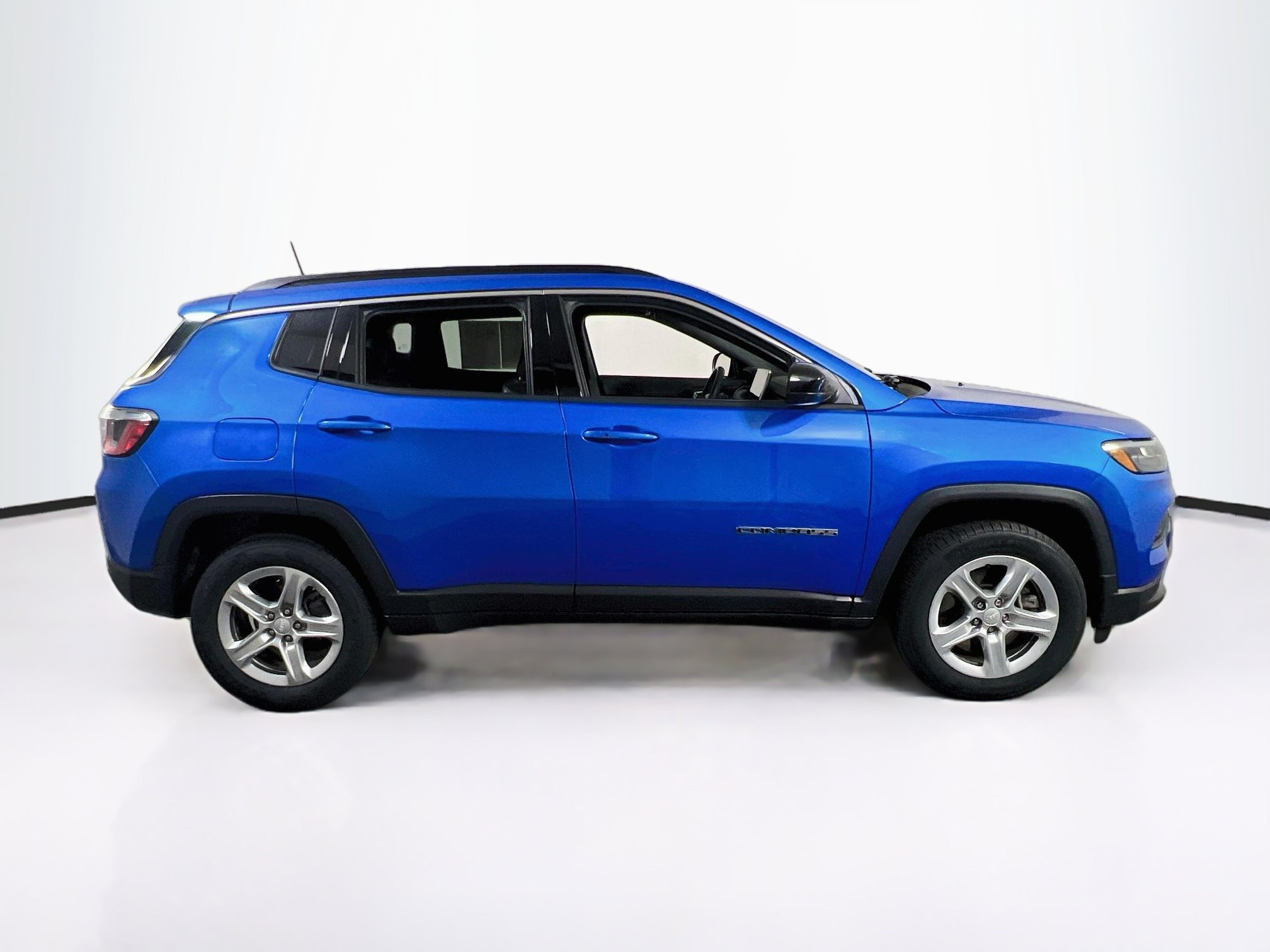 Used 2023 Jeep Compass Latitude AWD/4WD image 4