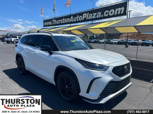 Used 2023 Toyota Highlander XSE FWD image 1