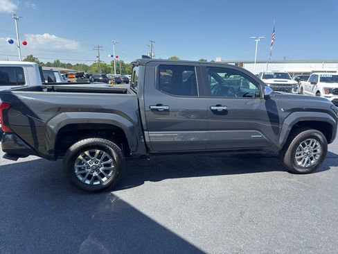 Used 2024 Toyota Tacoma Limited w/ Limited Package (LT) AWD/4WD image 4