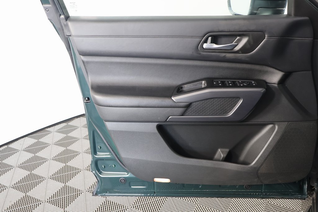 Used 2022 Nissan Pathfinder SL w/ SL Premium Package FWD image 11