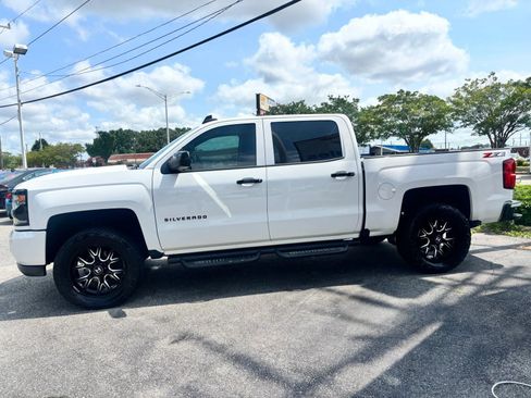 Used 2018 Chevrolet Silverado 1500 LTZ Z71 w/ Redline Edition AWD/4WD image 7