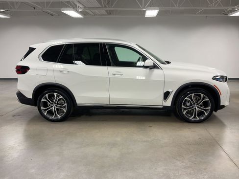 New 2026 BMW X5 sDrive40i image 8