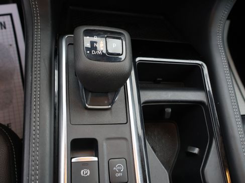 Used 2023 Nissan Pathfinder Platinum image 31