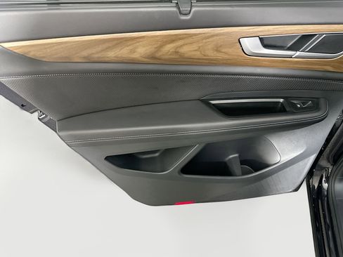 Used 2025 Volkswagen Atlas SE image 25