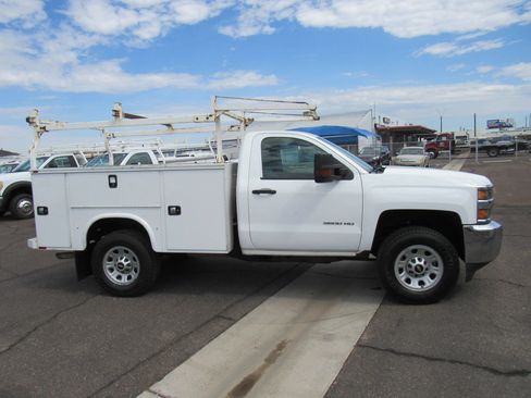 Used 2018 Chevrolet Silverado 3500 W/T AWD/4WD image 5