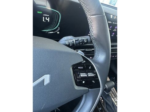 Used 2023 Kia Niro EX Touring image 29