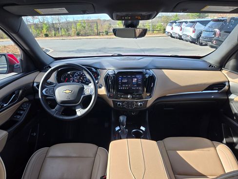 Used 2023 Chevrolet Traverse Premier image 10