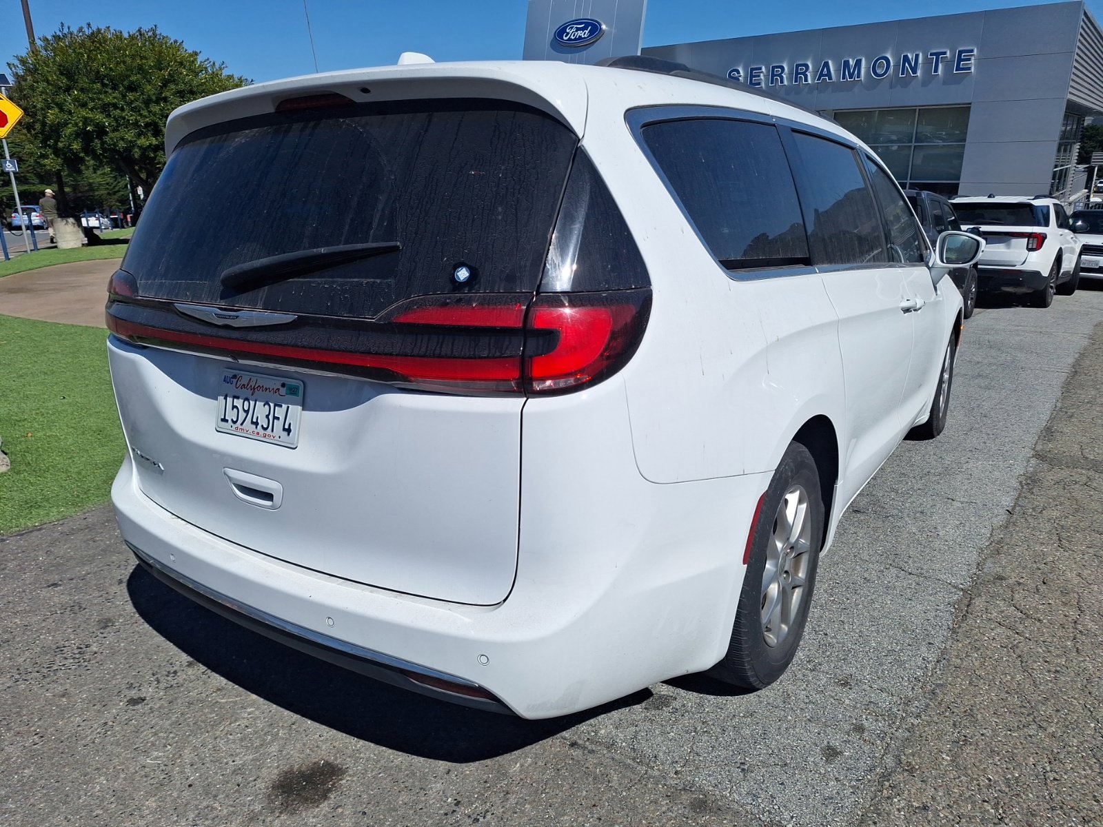 Used 2022 Chrysler Pacifica Touring FWD image 8