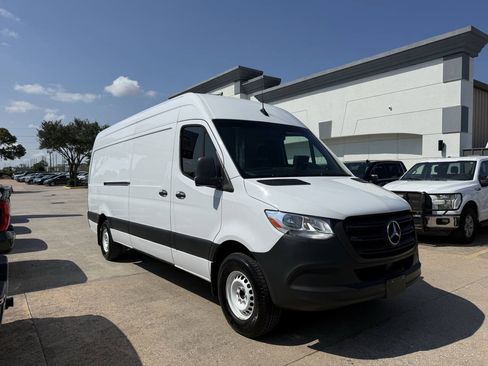 Used 2020 Mercedes-Benz Sprinter 2500 w/ Driver Convenience Package image 2