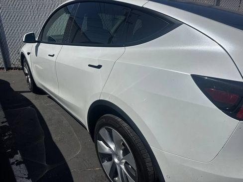 Used 2022 Tesla Model Y Long Range AWD/4WD image 3