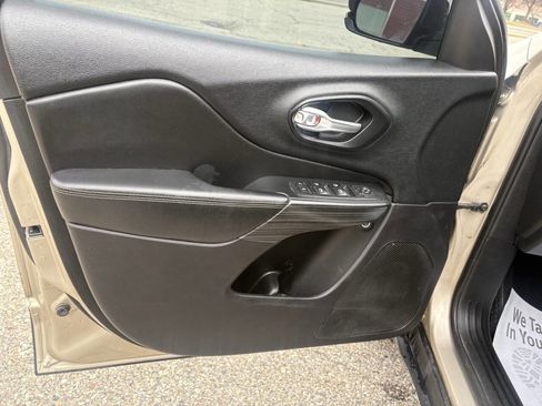 Used 2015 Jeep Cherokee Limited image 21