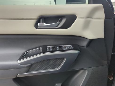 Used 2023 Nissan Pathfinder SL image 21