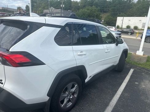 Used 2022 Toyota RAV4 XLE w/ Convenience Package AWD/4WD image 7
