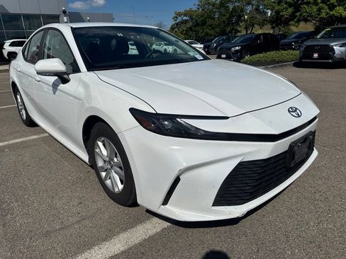 Used 2025 Toyota Camry LE FWD image 9