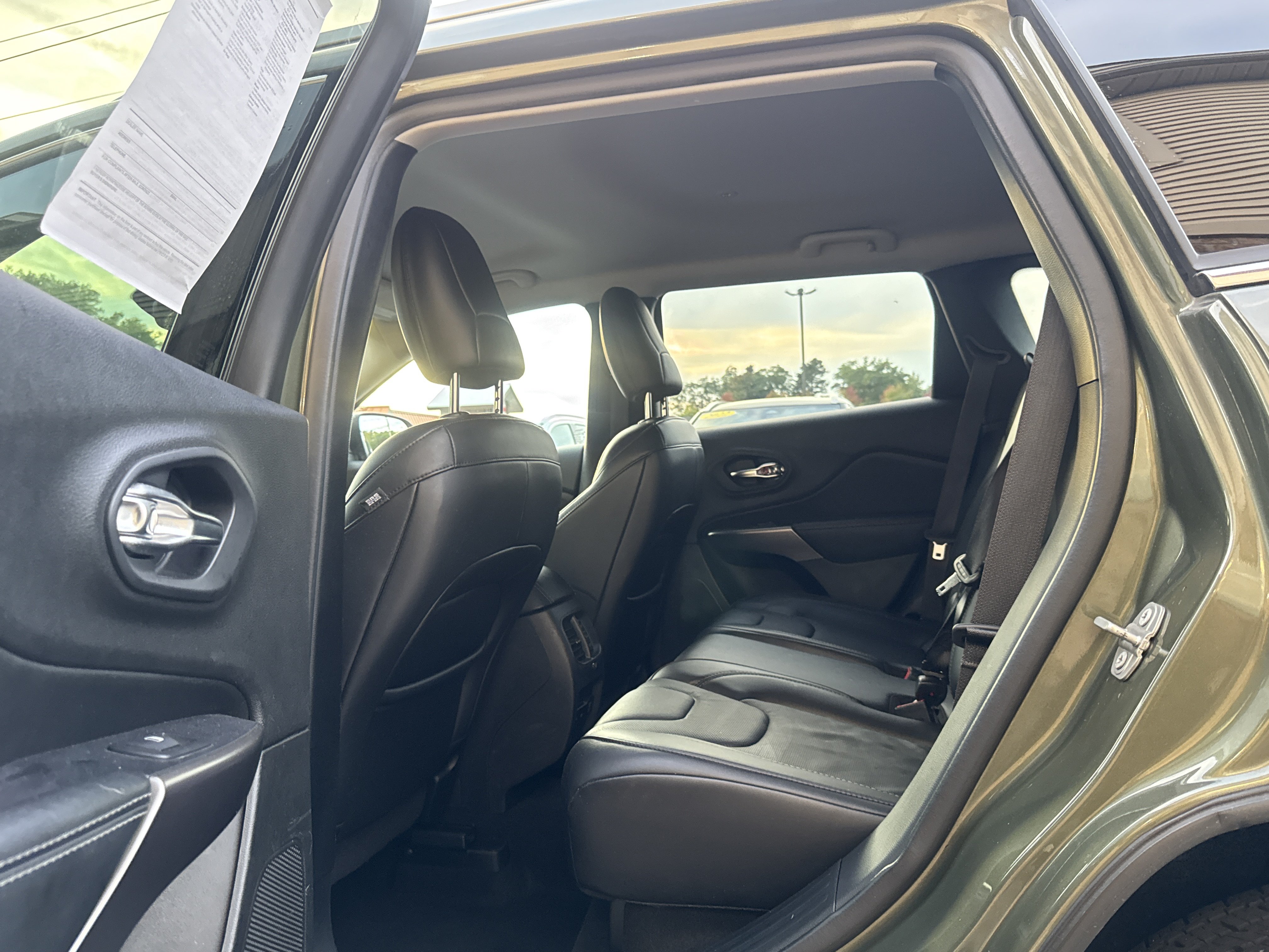 Used 2020 Jeep Cherokee Limited AWD/4WD image 10