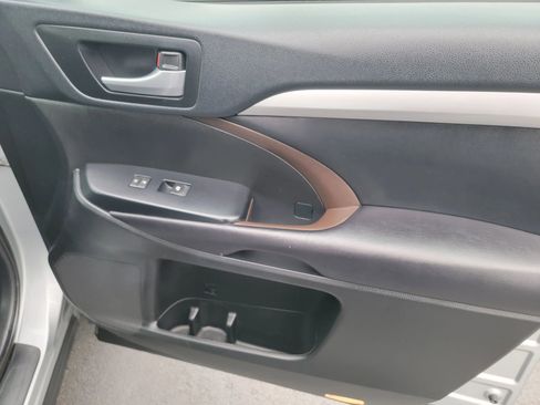 Used 2019 Toyota Highlander XLE image 20