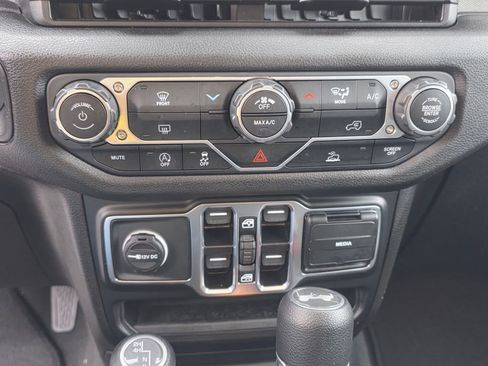 Used 2025 Jeep Wrangler Unlimited Sport AWD/4WD image 24
